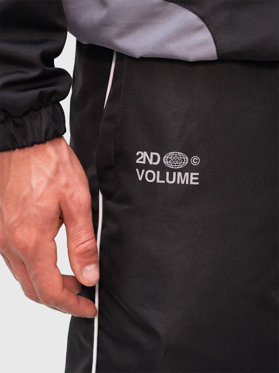 LE Track Pants - Black/Graphite Grey