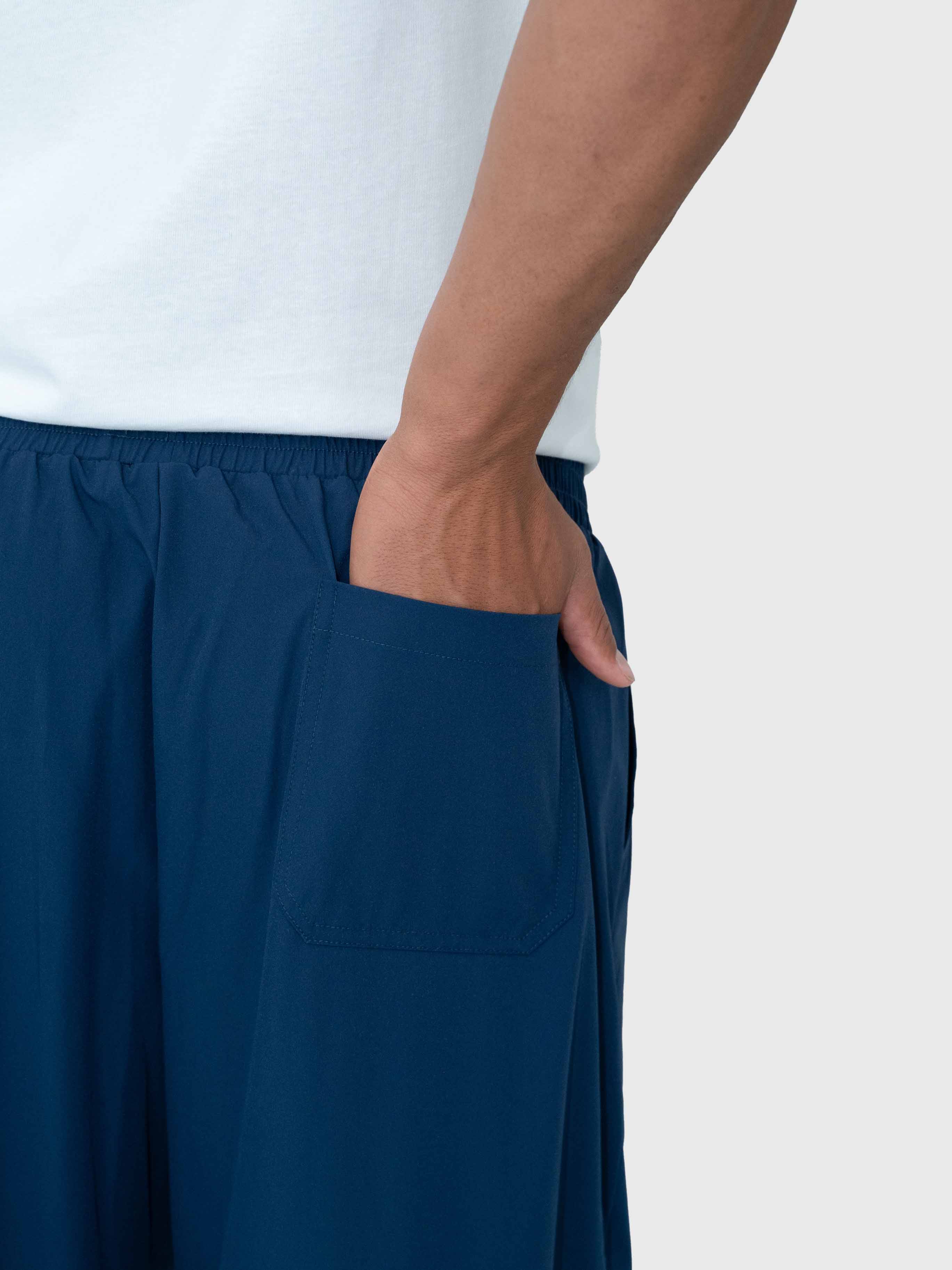 <tc>Essential Tech Pants - marineblauw/wit</tc>