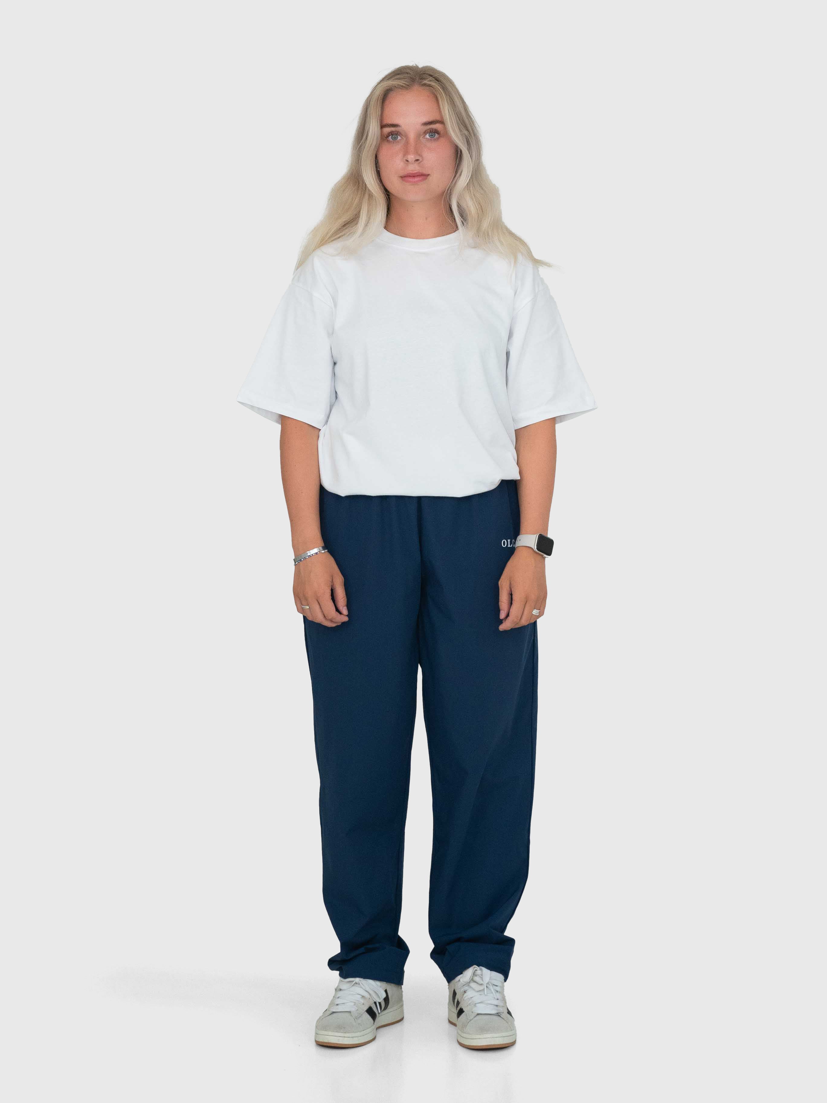 <tc>Essential Tech Pants - marineblauw/wit</tc>